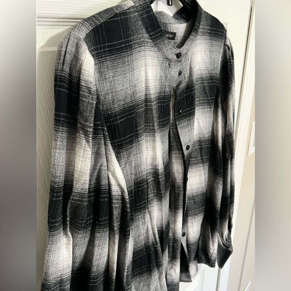 The sleeves on this button down are large. Size XL. Grey, white & black in color